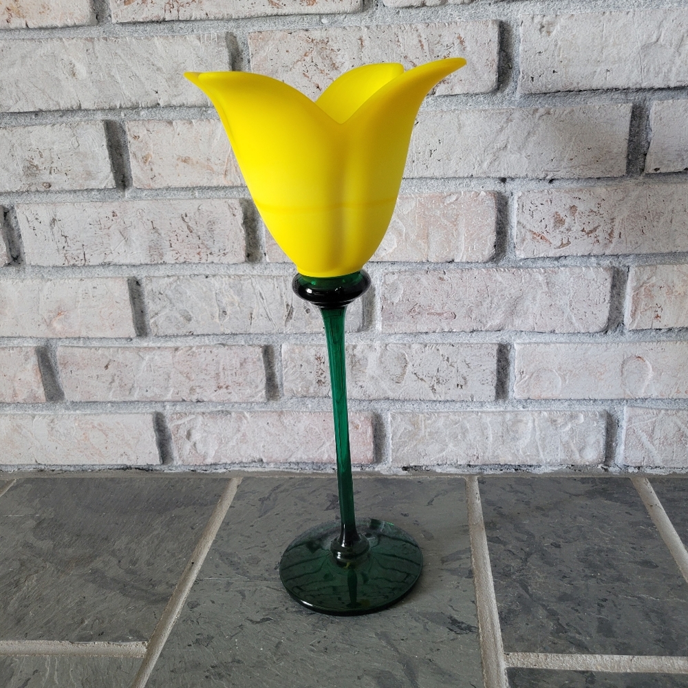 Studio Nova Glass Tulip Candle Holder🌷 - Picture 2 of 3